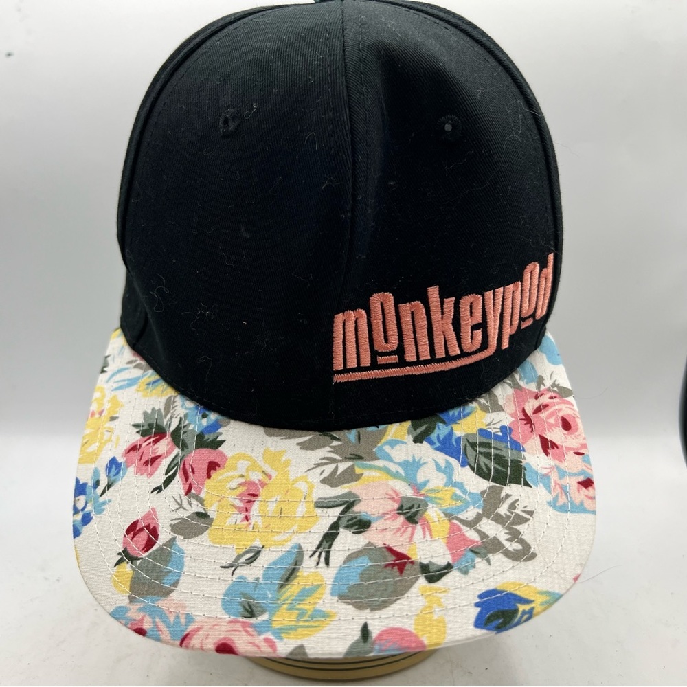 BK Monkeypod Baseball Cap. SnapBack OS cotton black w floral Bill